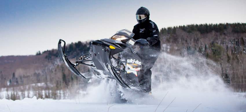 Elegir una buena moto de nieve para trucos